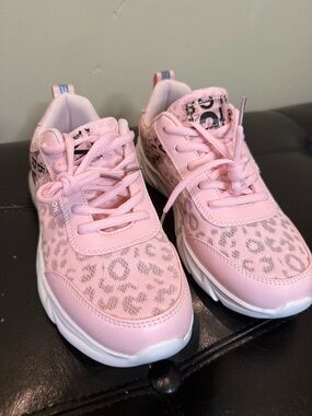 Women’s Pink Leopard Print Athletic Sneakers Never worn